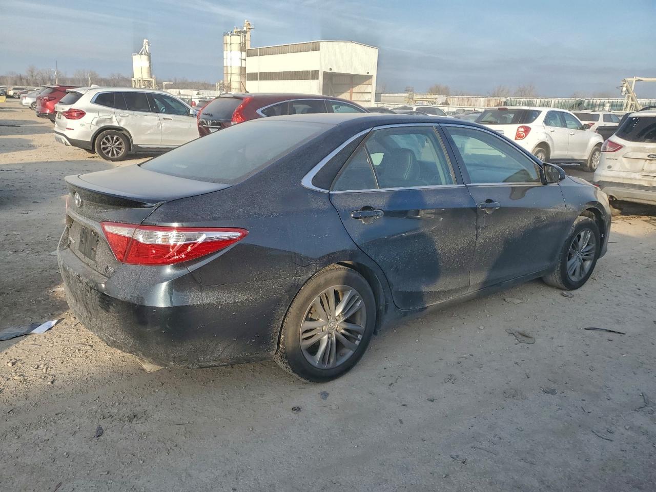 2017 TOYOTA CAMRY LE photo 3