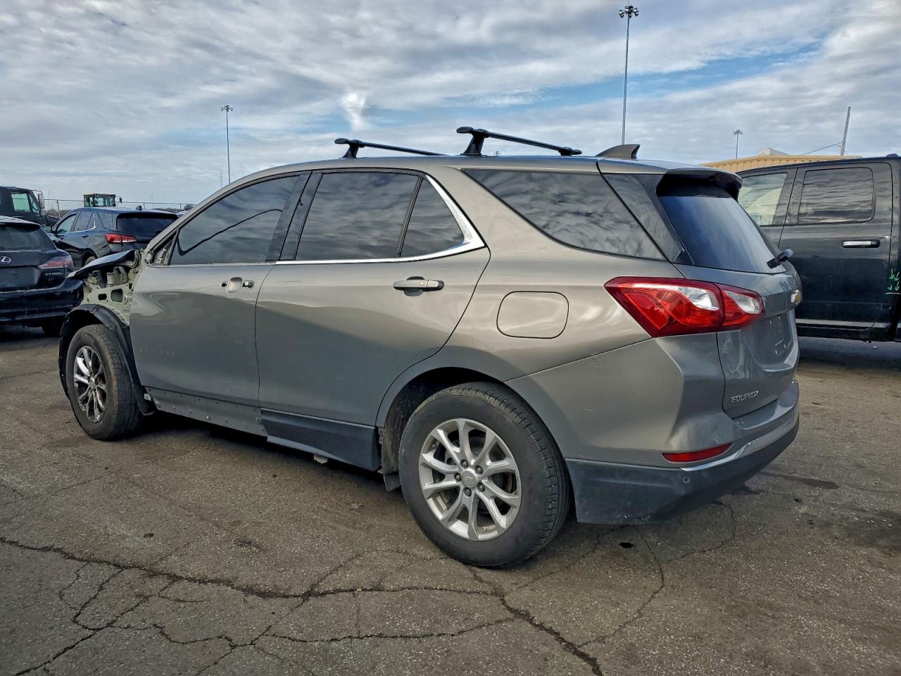 2018 CHEVROLET EQUINOX LT photo 2