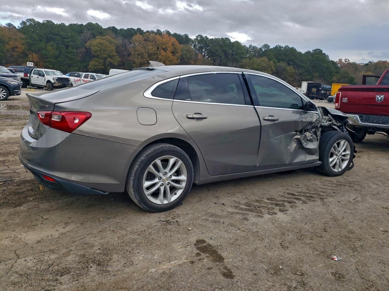 2018 CHEVROLET MALIBU LT photo 3