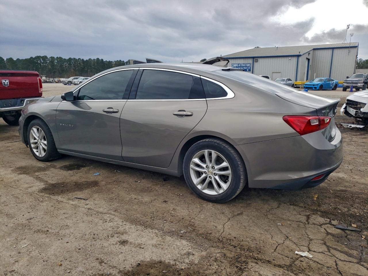 2018 CHEVROLET MALIBU LT photo 2