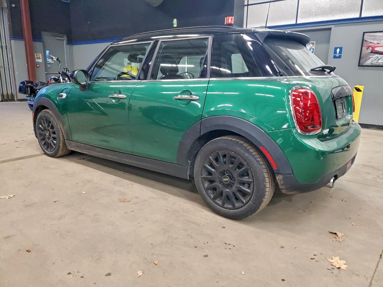 2020 MINI COOPER photo 2