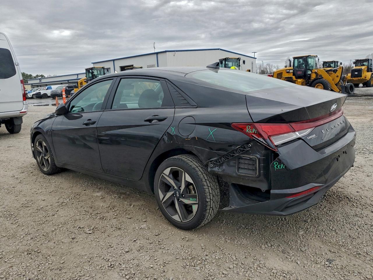 2023 HYUNDAI ELANTRA SEL photo 2
