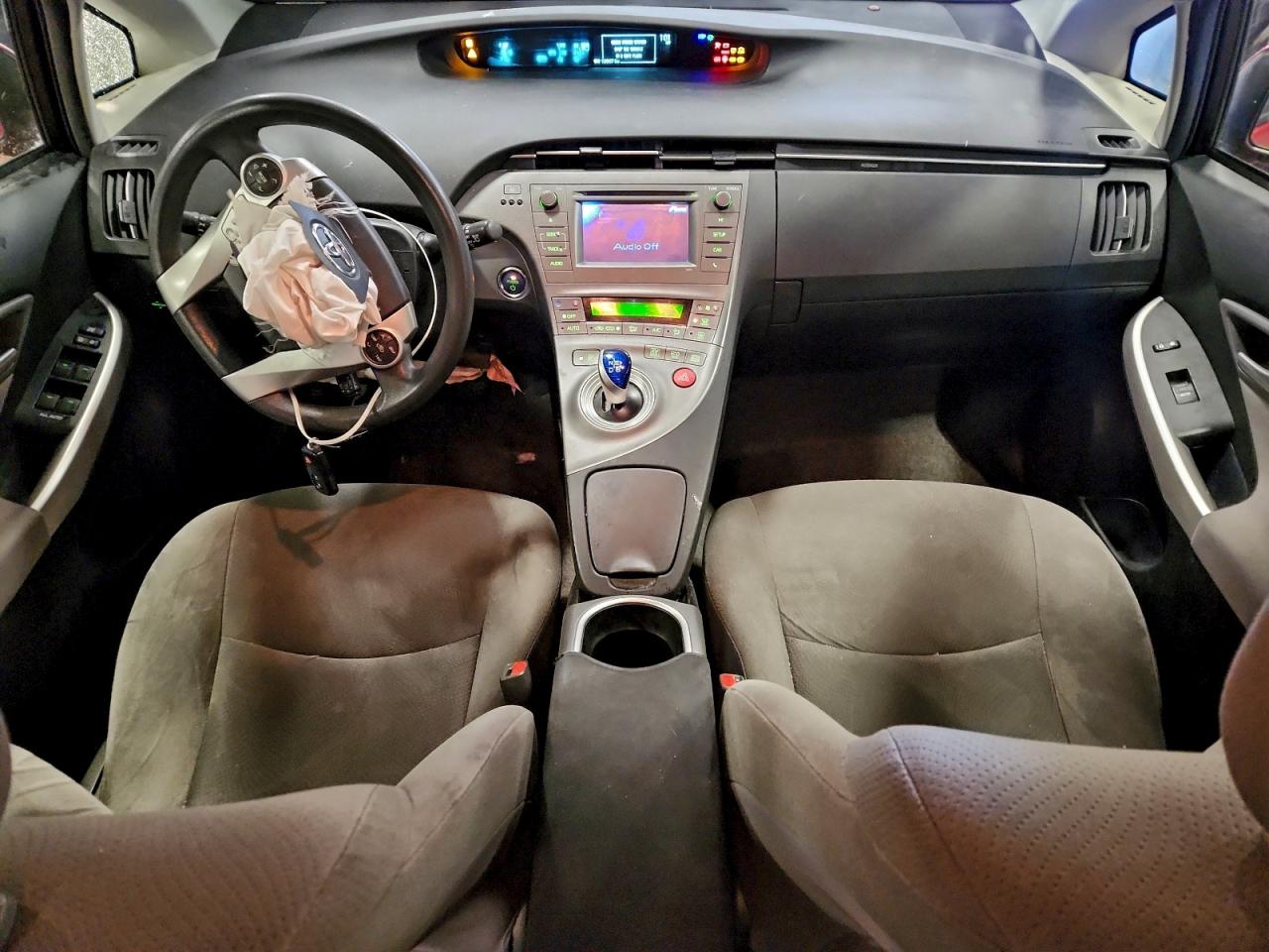 2015 TOYOTA PRIUS photo 8