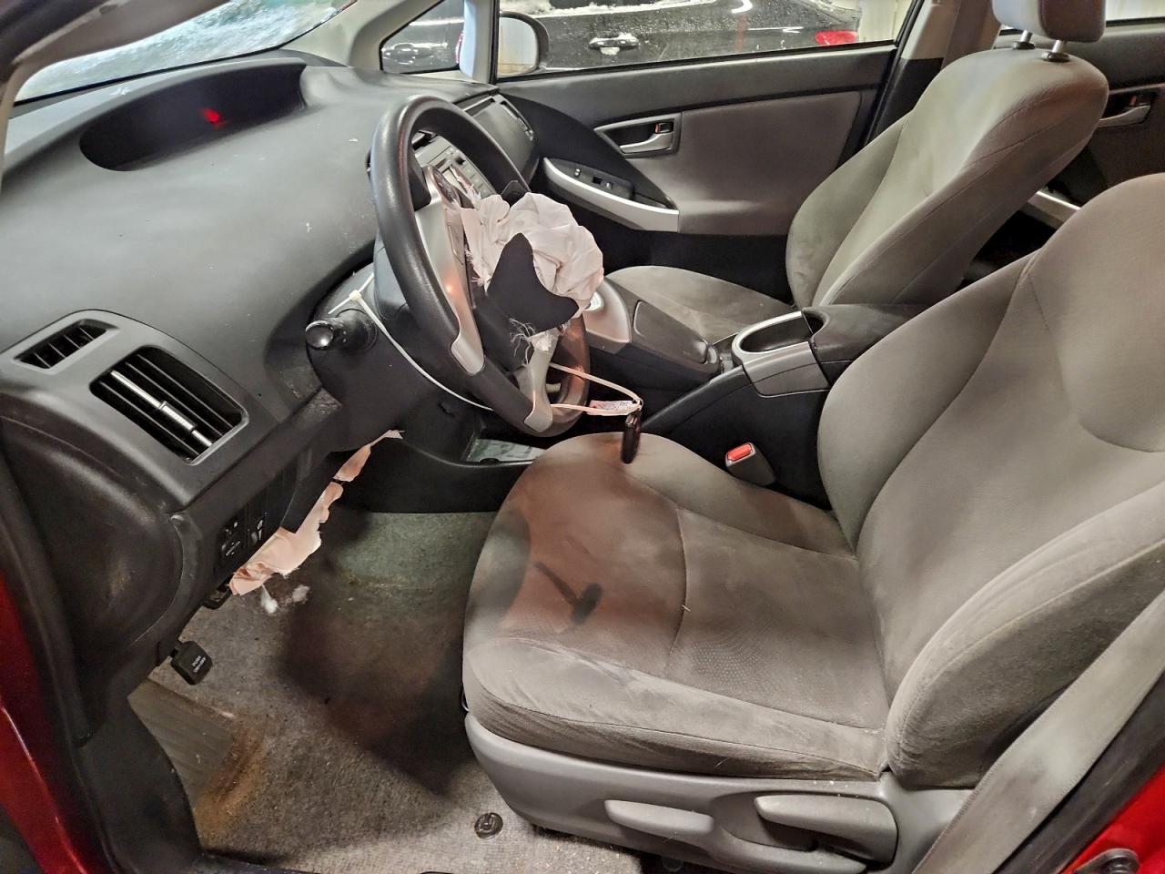 2015 TOYOTA PRIUS photo 7