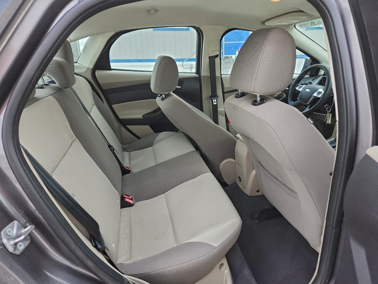 2014 FORD FOCUS SE photo 19