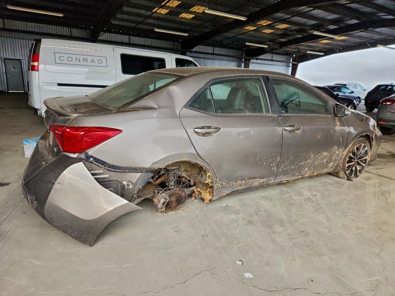 2017 TOYOTA COROLLA L photo 3