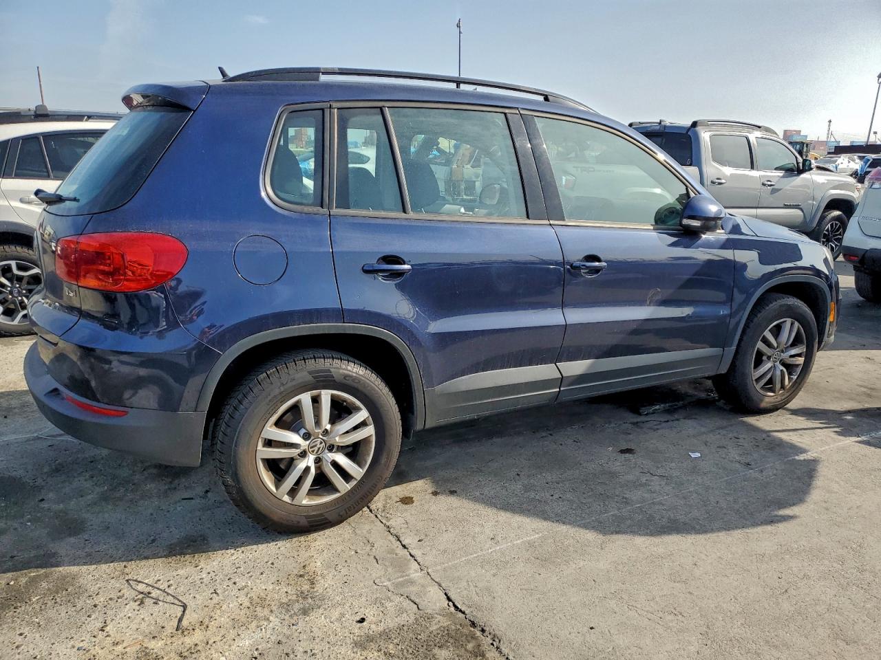 2016 VOLKSWAGEN TIGUAN S photo 3