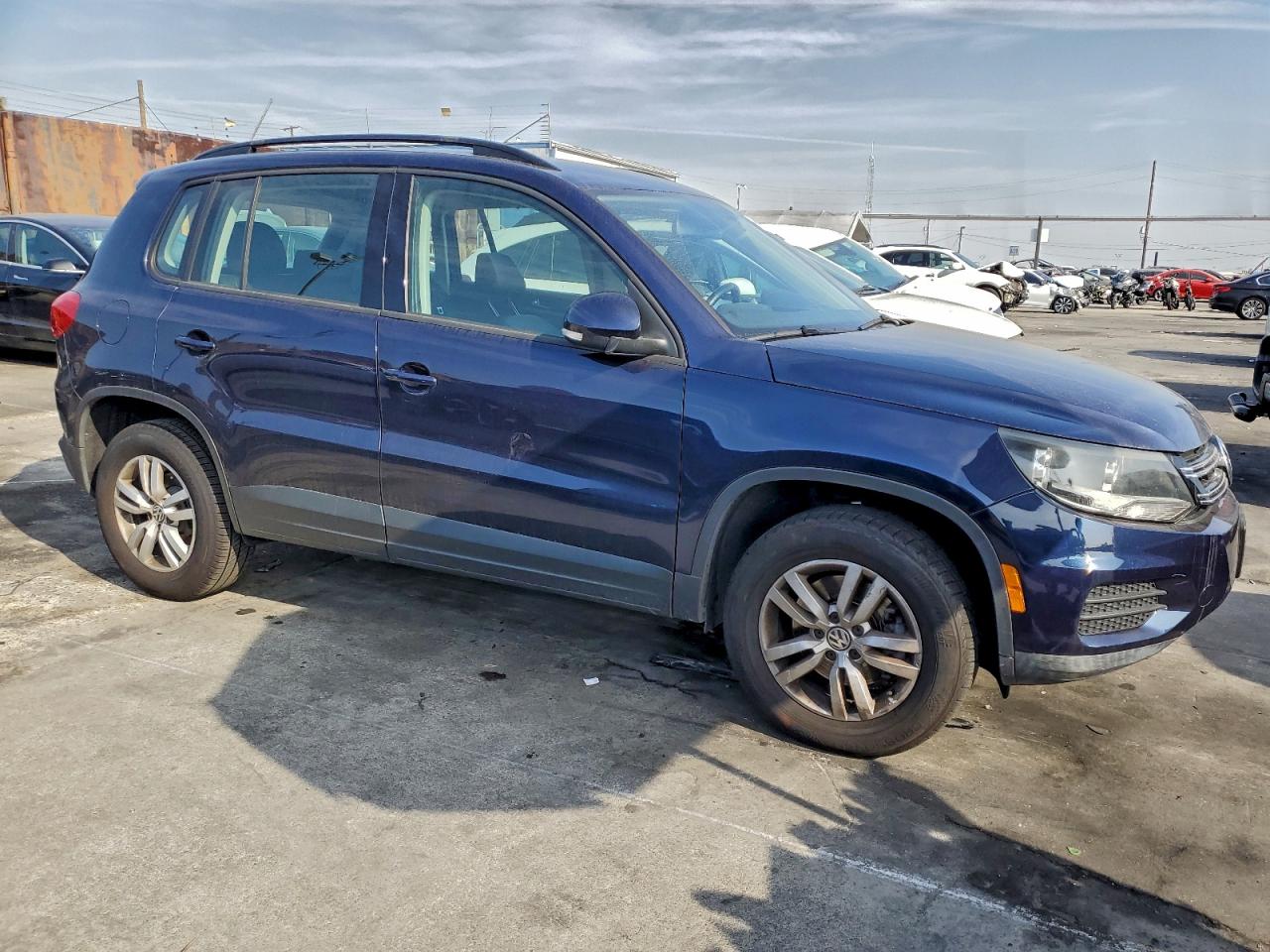 2016 VOLKSWAGEN TIGUAN S photo 4