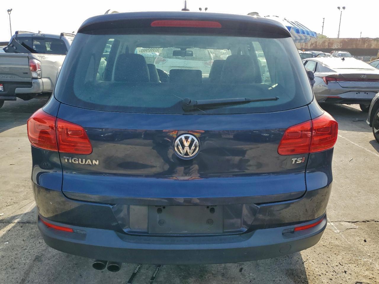 2016 VOLKSWAGEN TIGUAN S photo 6