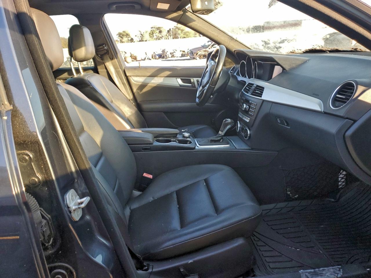 2014 MERCEDES-BENZ C 250 photo 13