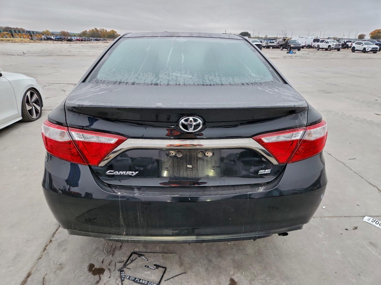 2016 TOYOTA CAMRY LE photo 6