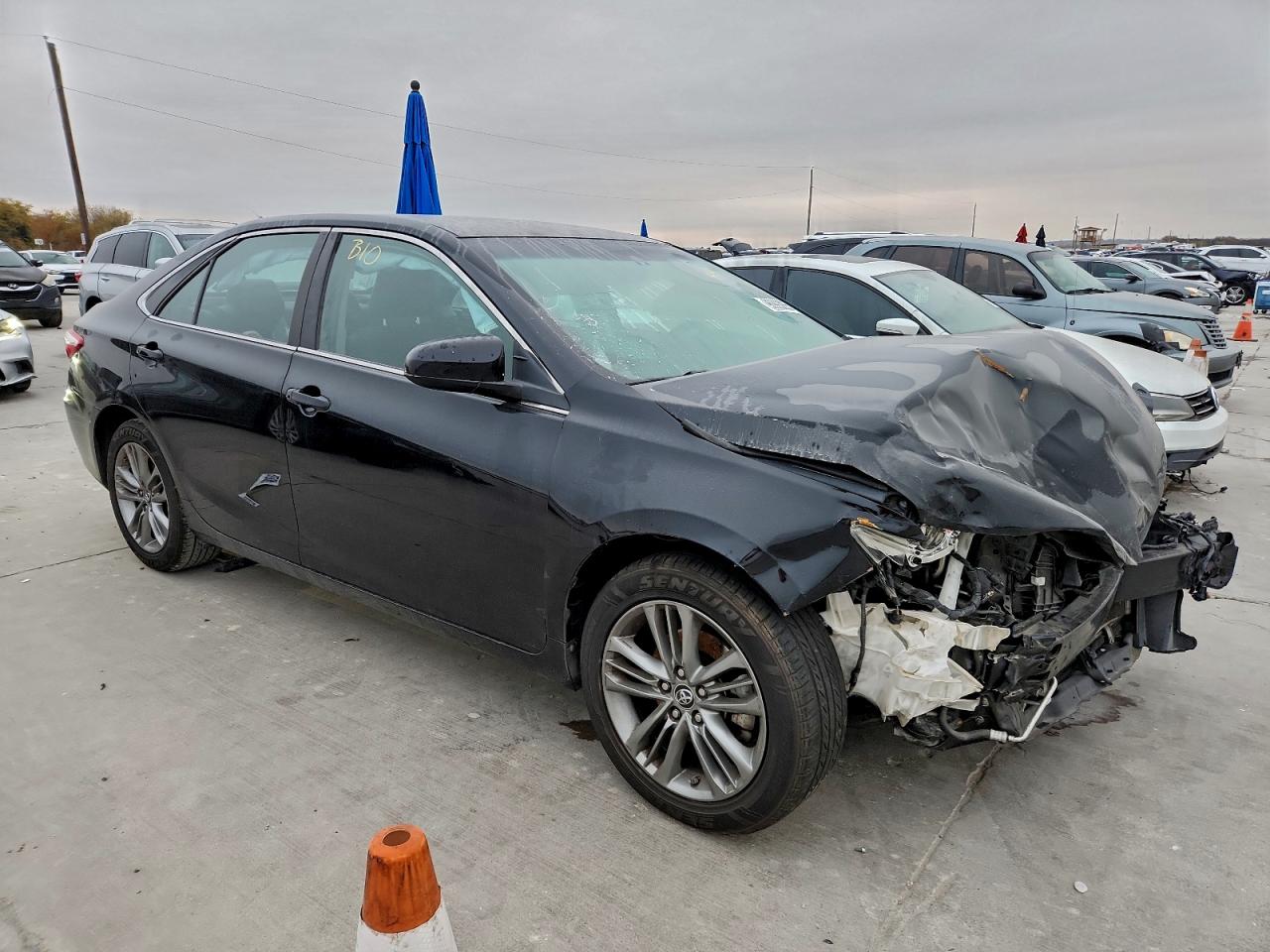 2016 TOYOTA CAMRY LE photo 4