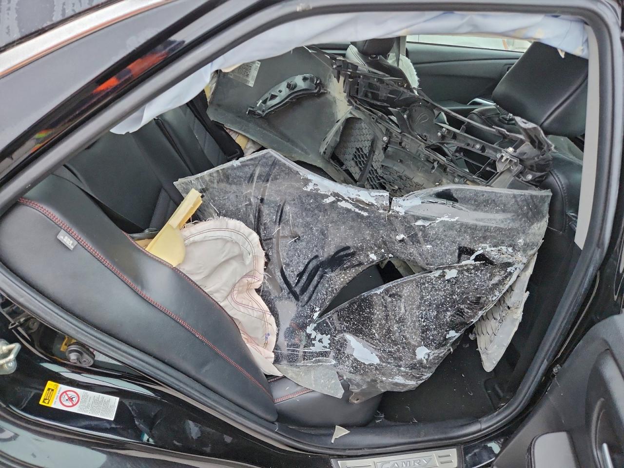 2016 TOYOTA CAMRY LE photo 10