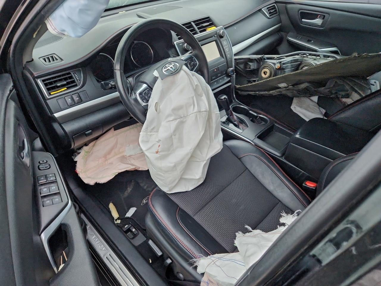 2016 TOYOTA CAMRY LE photo 8
