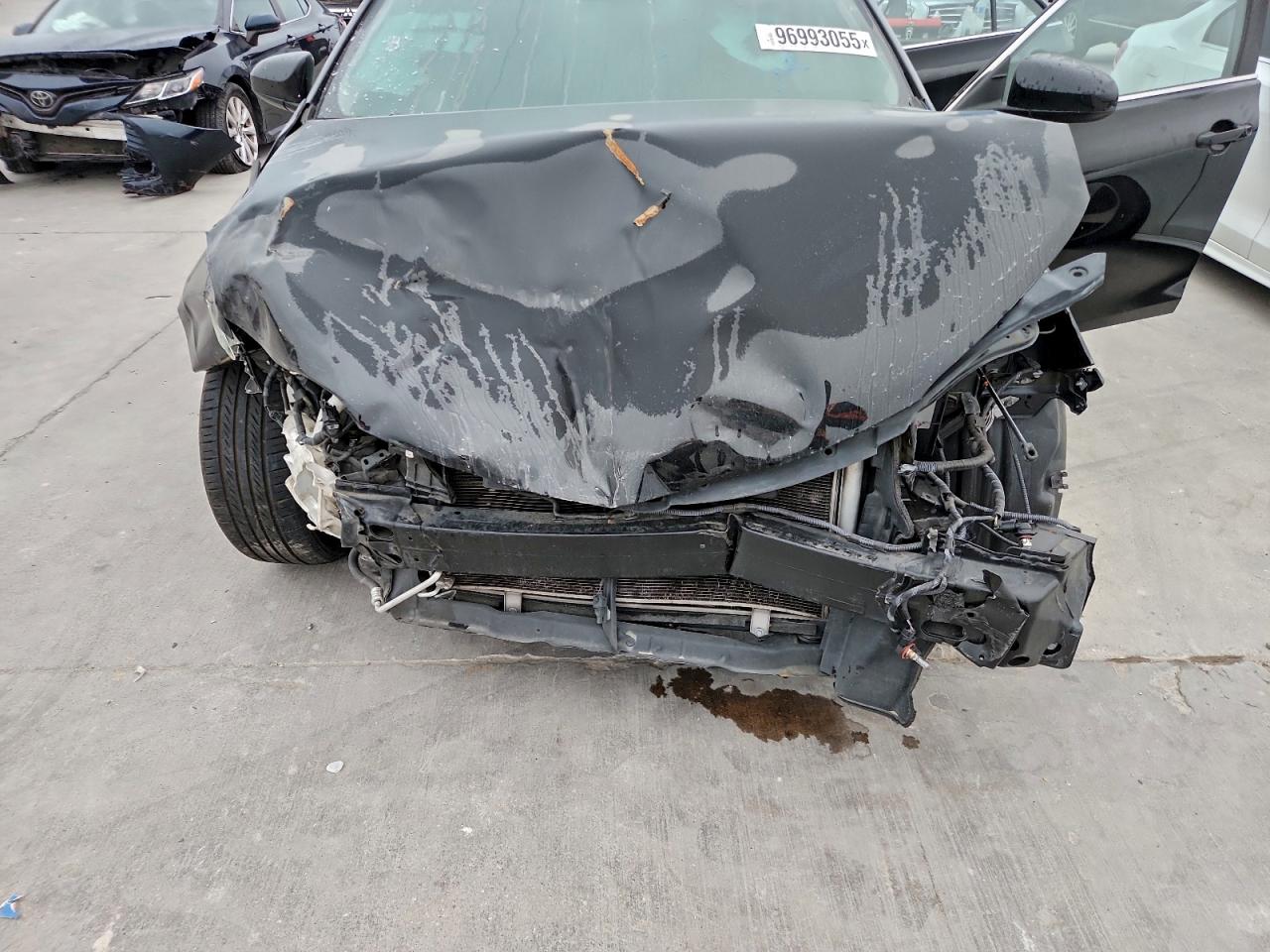 2016 TOYOTA CAMRY LE photo 11
