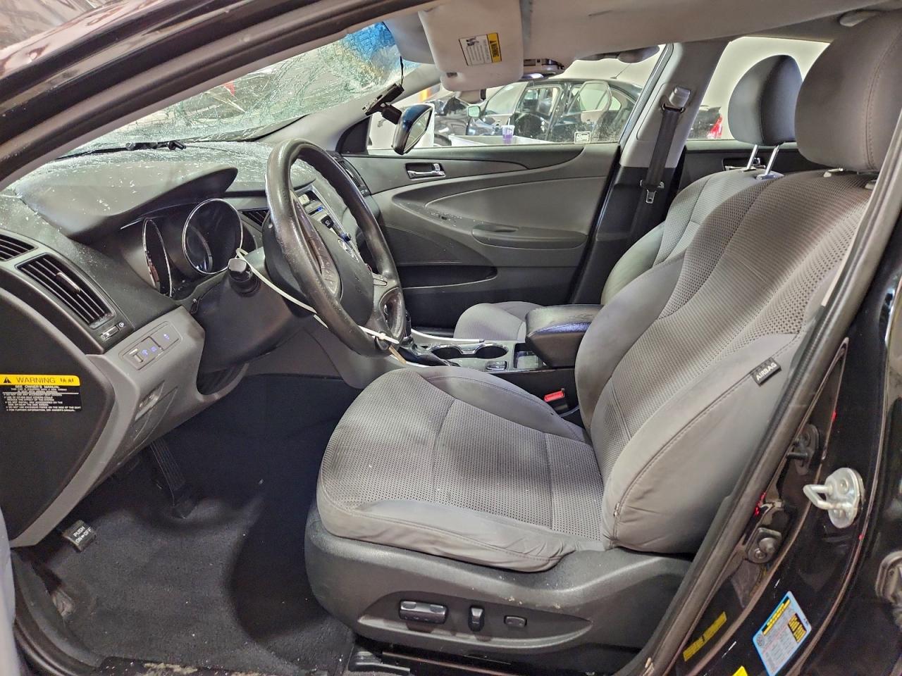 2014 HYUNDAI SONATA GLS photo 13