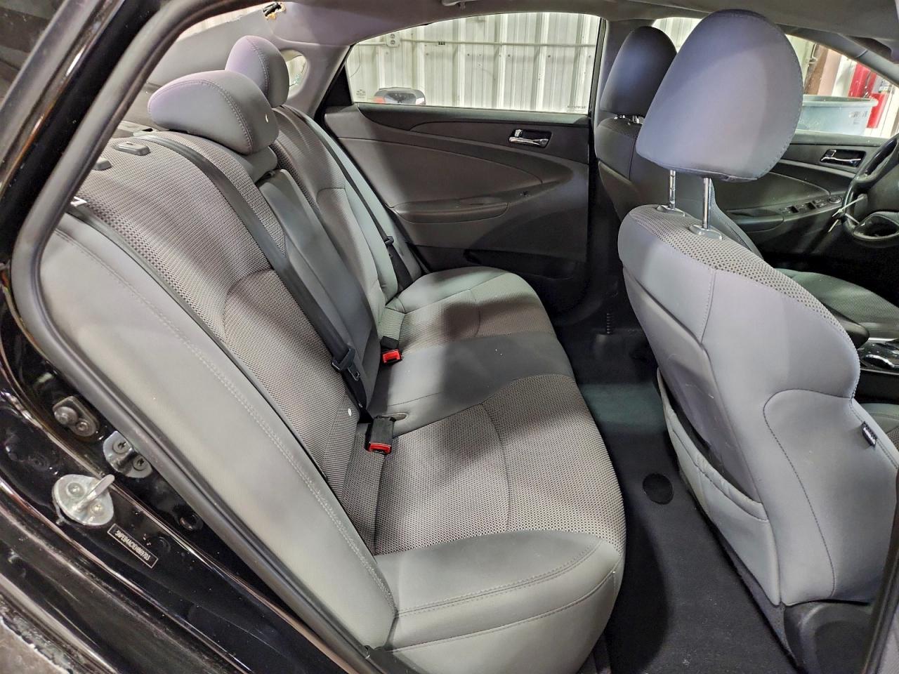2014 HYUNDAI SONATA GLS photo 19