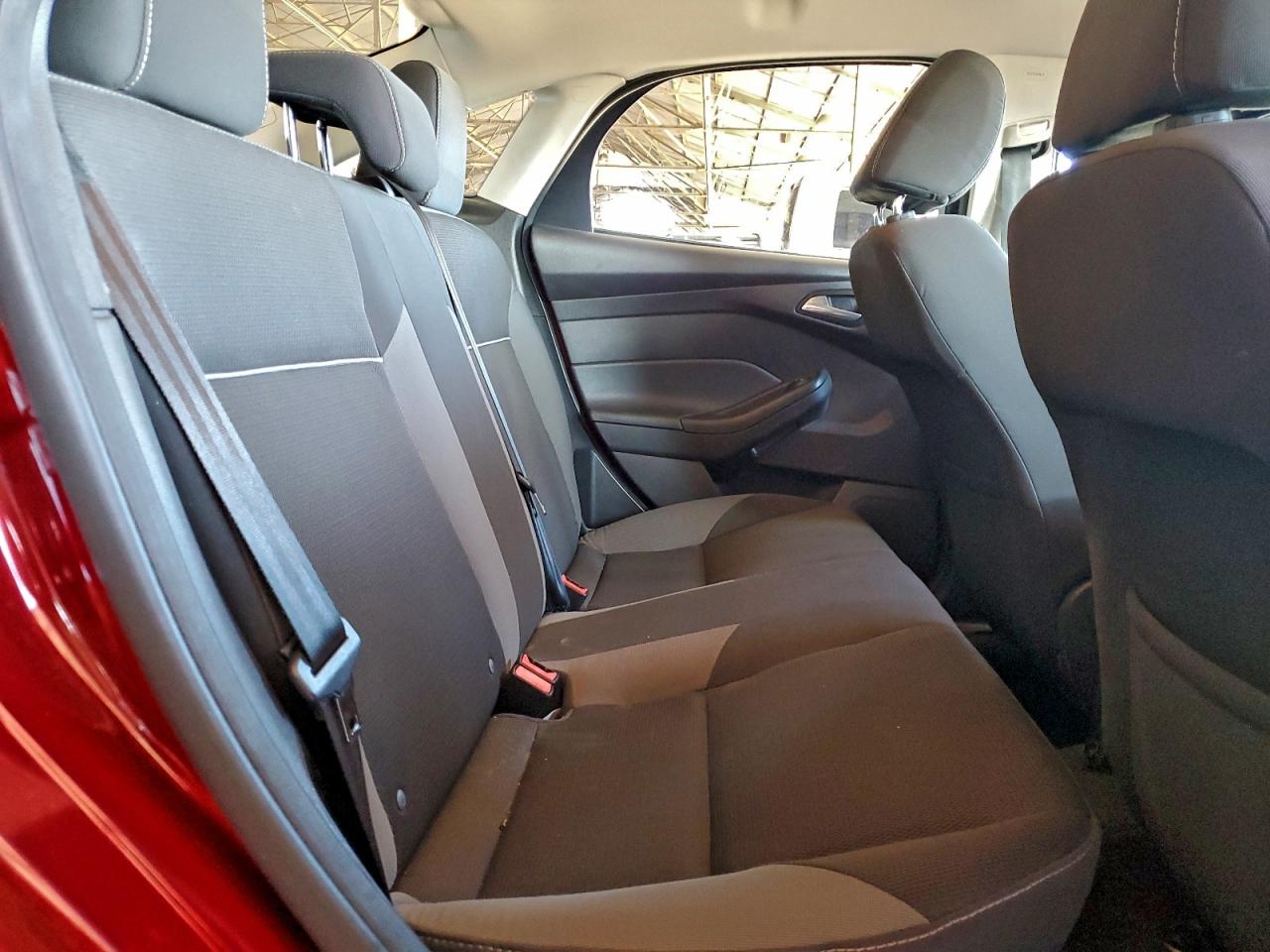 2014 FORD FOCUS SE photo 19
