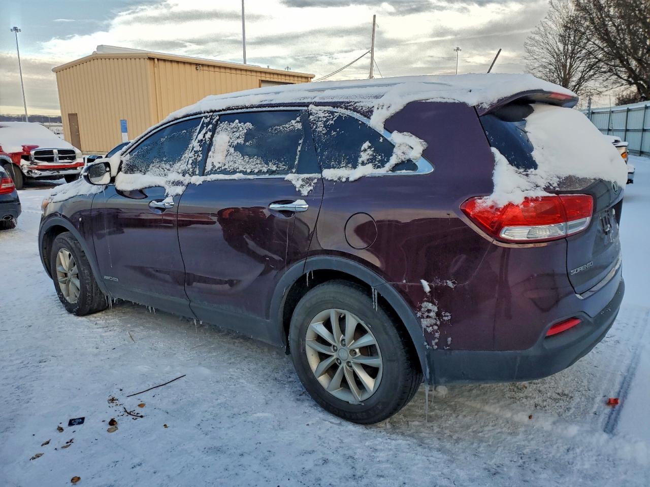 2017 KIA SORENTO LX photo 3
