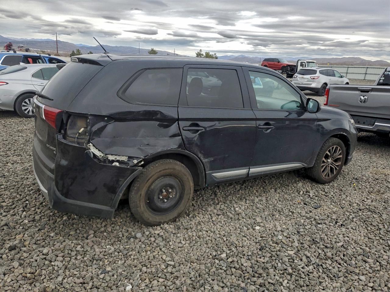 2016 MITSUBISHI OUTLANDER SE photo 5