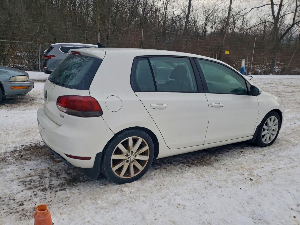 2011 VOLKSWAGEN GOLF photo 7