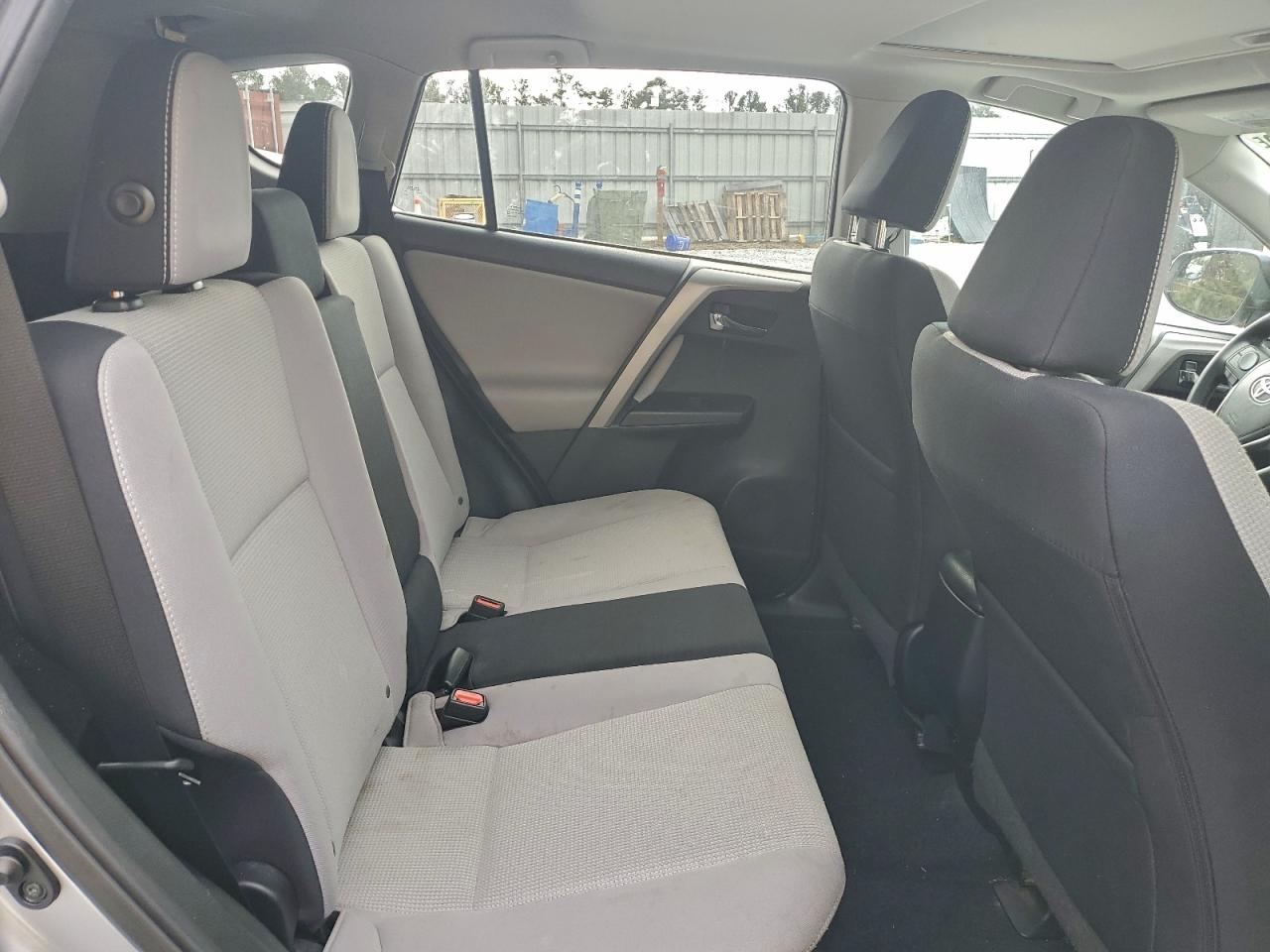 2016 TOYOTA RAV4 XLE photo 31