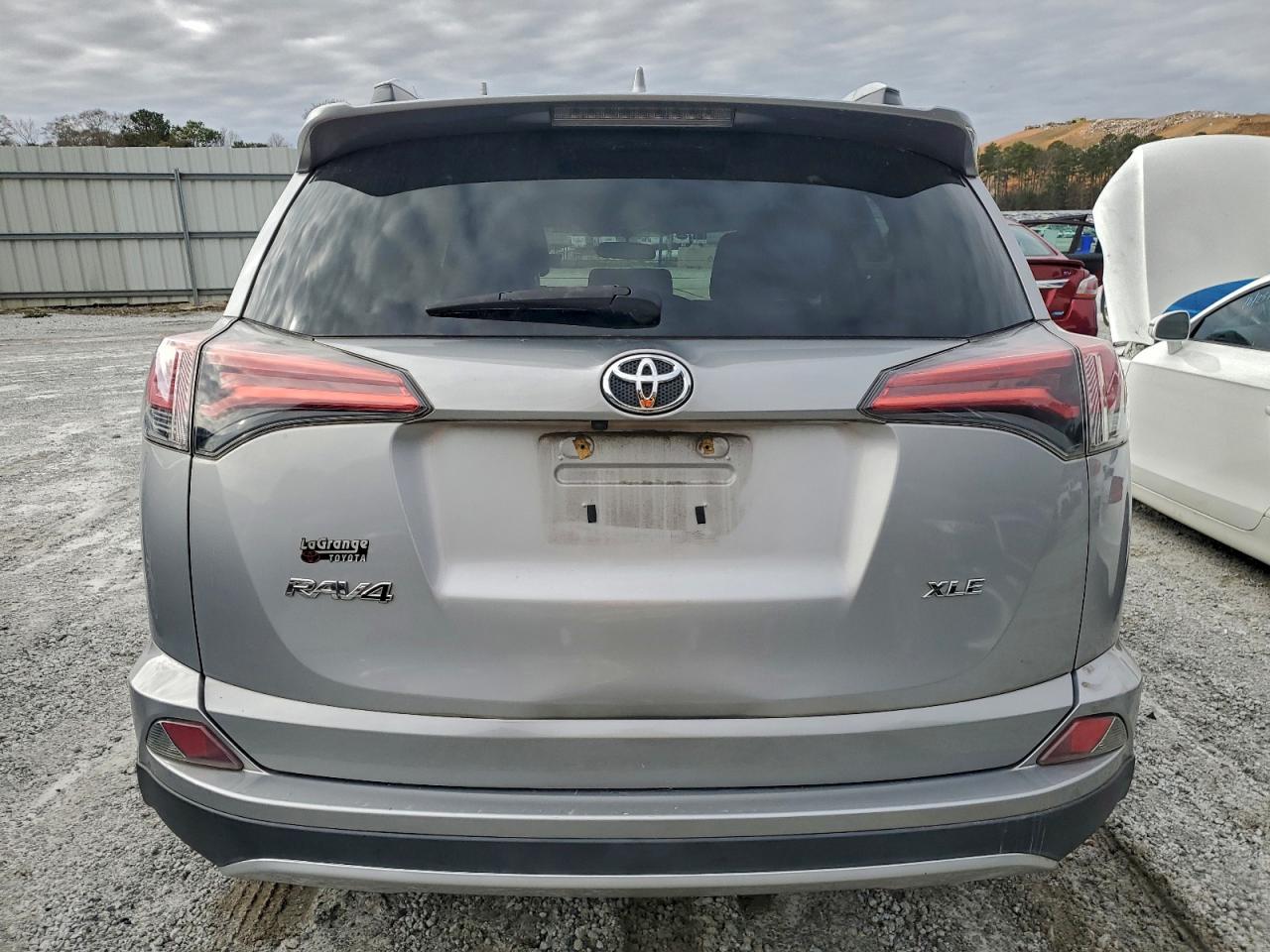2016 TOYOTA RAV4 XLE photo 16