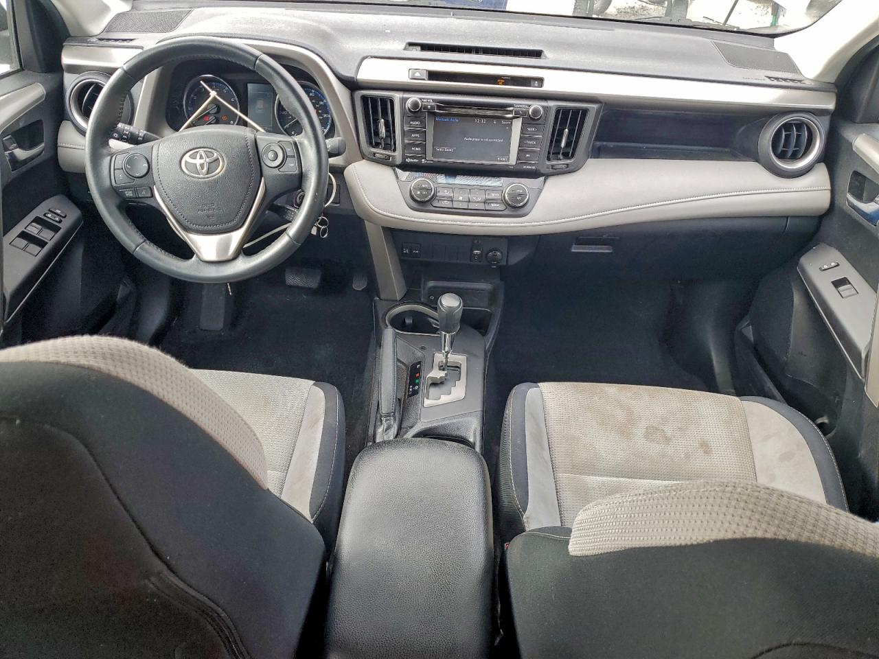 2016 TOYOTA RAV4 XLE photo 22