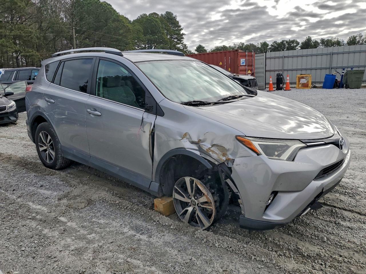 2016 TOYOTA RAV4 XLE photo 10