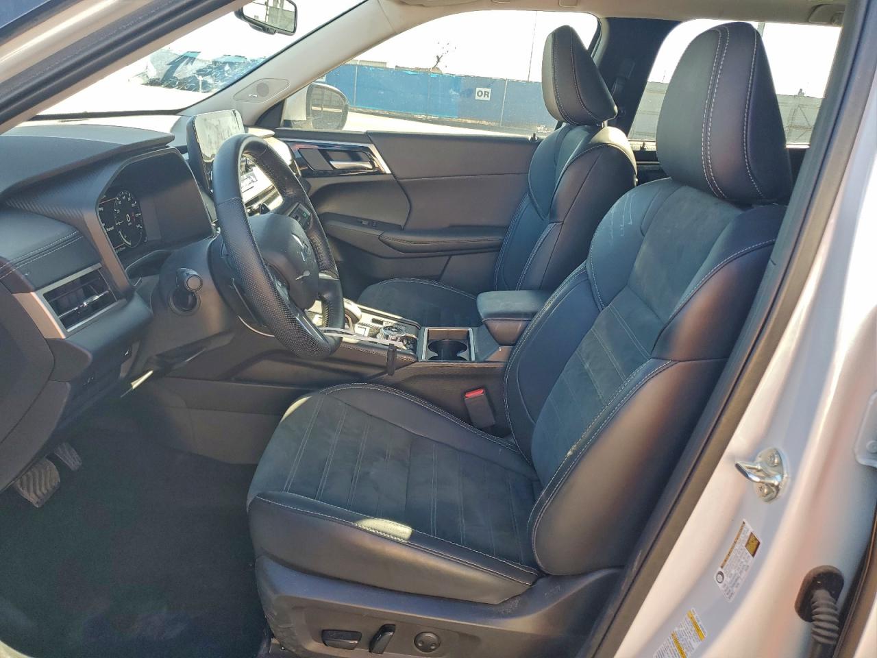 2024 MITSUBISHI OUTLANDER SE photo 13