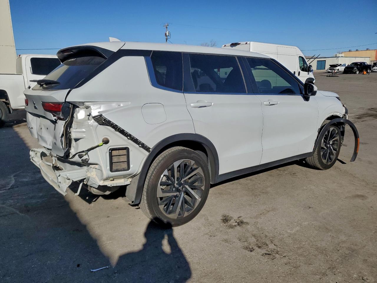 2024 MITSUBISHI OUTLANDER SE photo 5