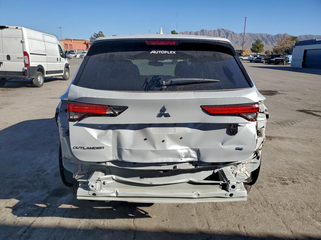 2024 MITSUBISHI OUTLANDER SE photo 11