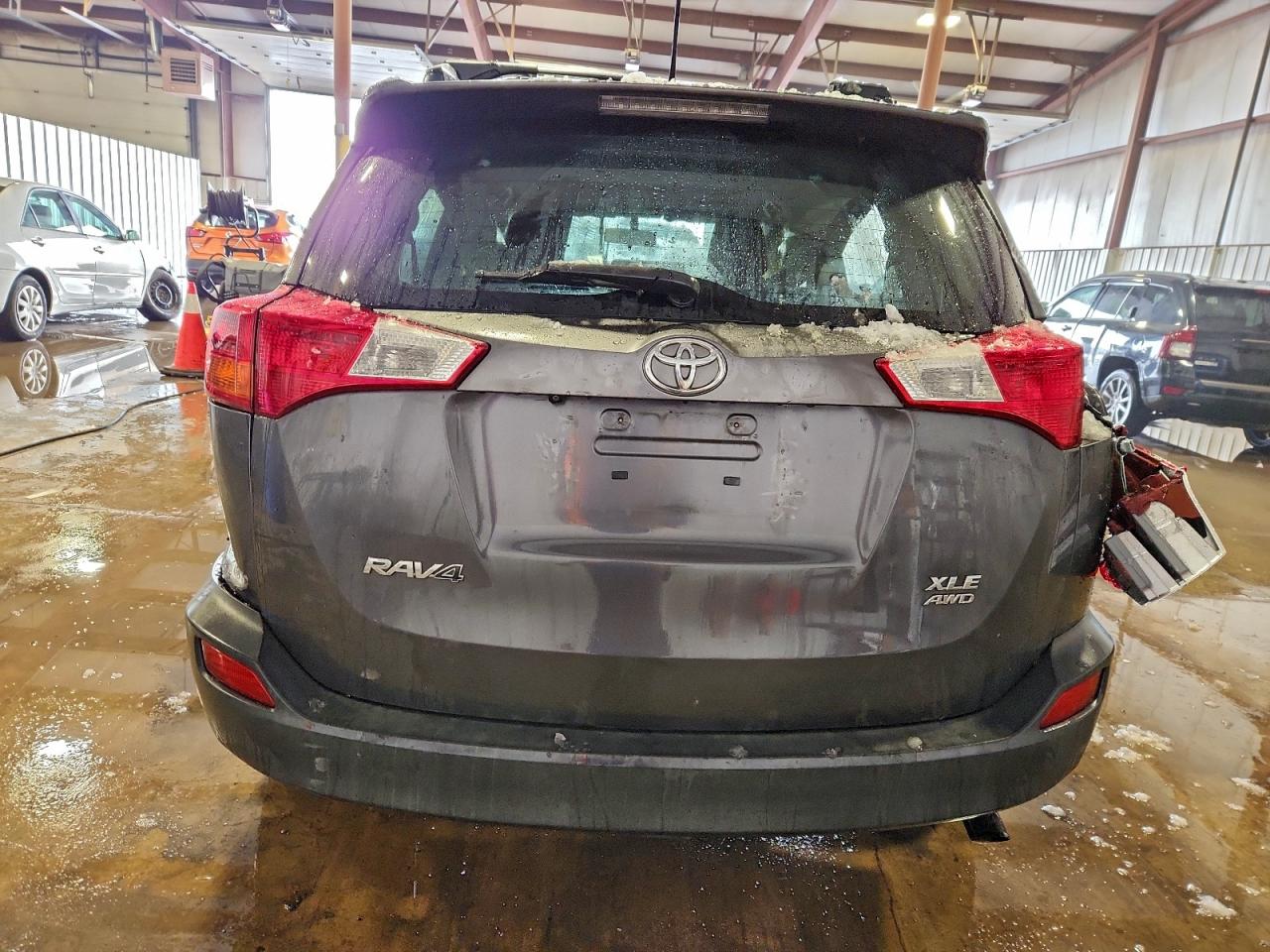 2014 TOYOTA RAV4 XLE photo 6