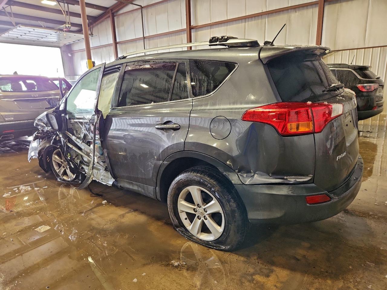 2014 TOYOTA RAV4 XLE photo 2