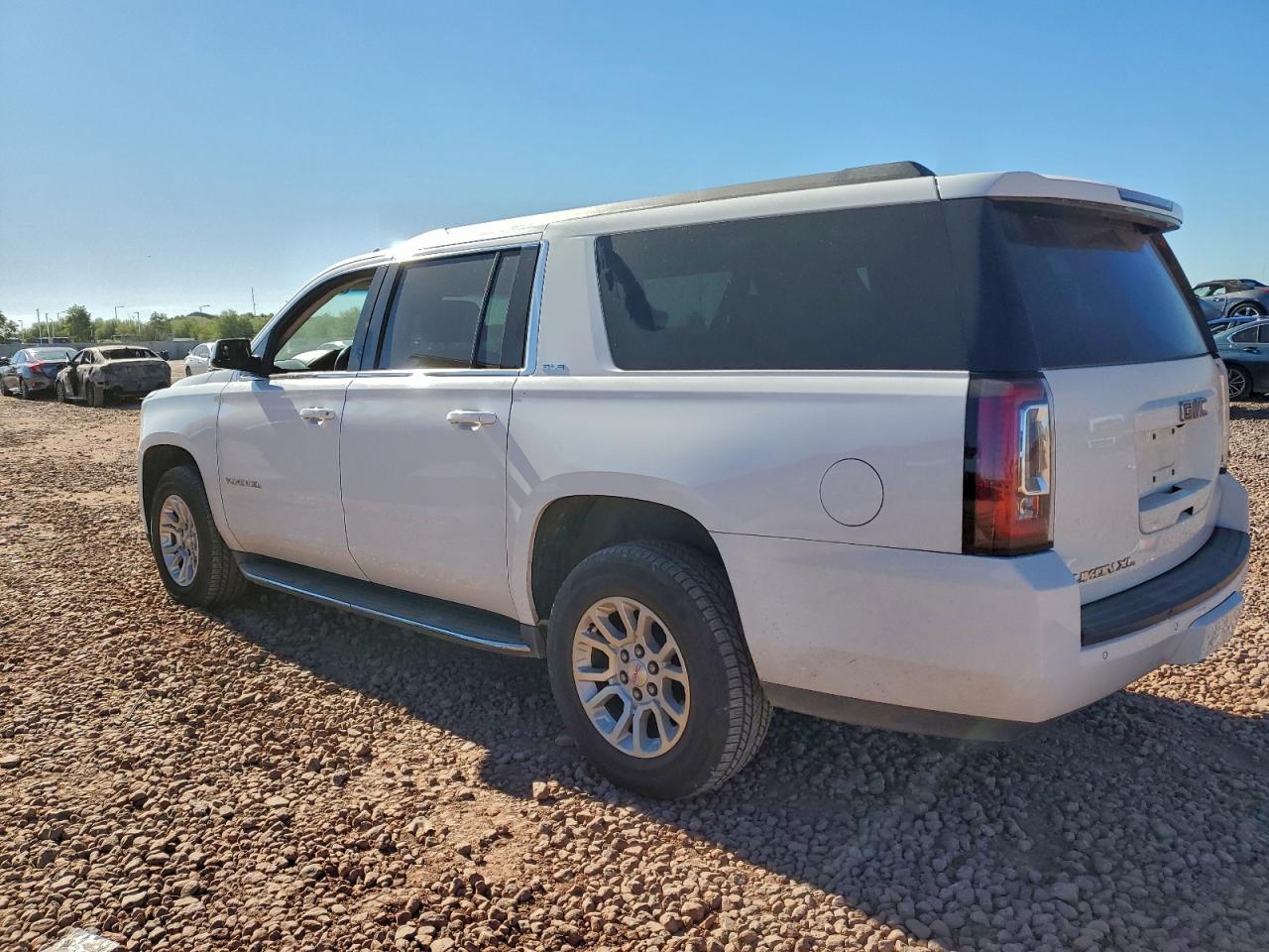 2015 GMC YUKON XL K1500 SLE photo 2