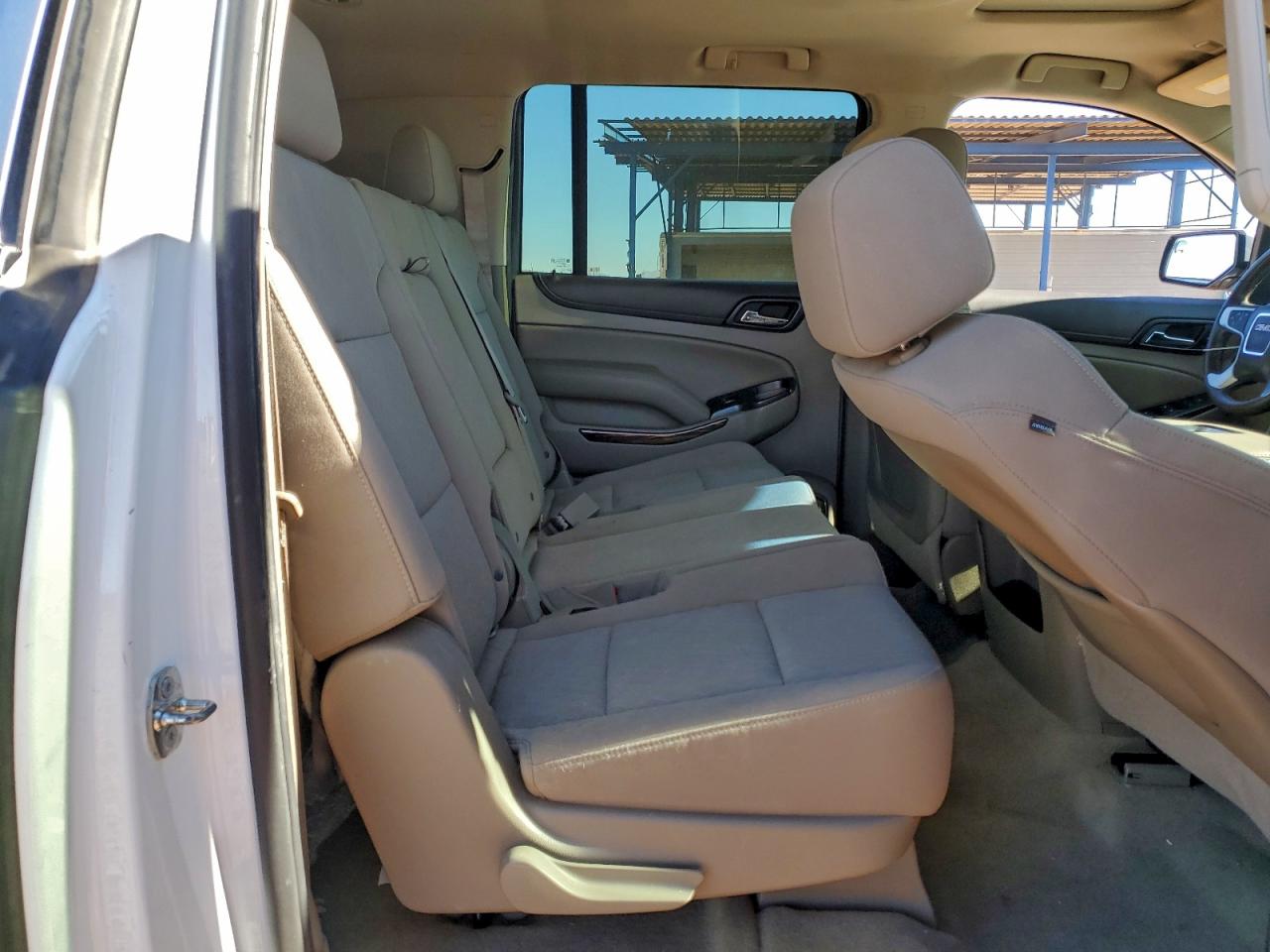 2015 GMC YUKON XL K1500 SLE photo 11