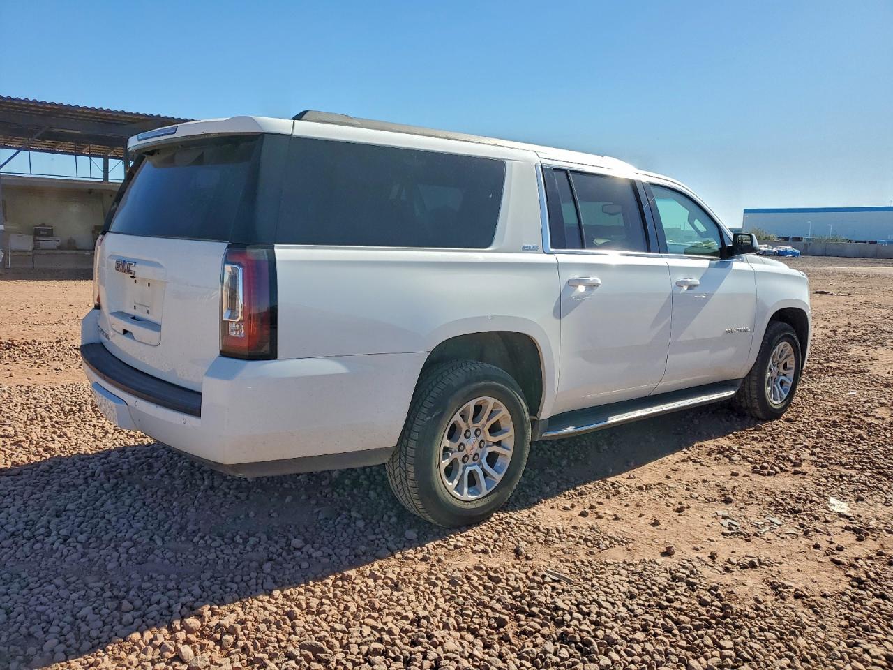 2015 GMC YUKON XL K1500 SLE photo 3