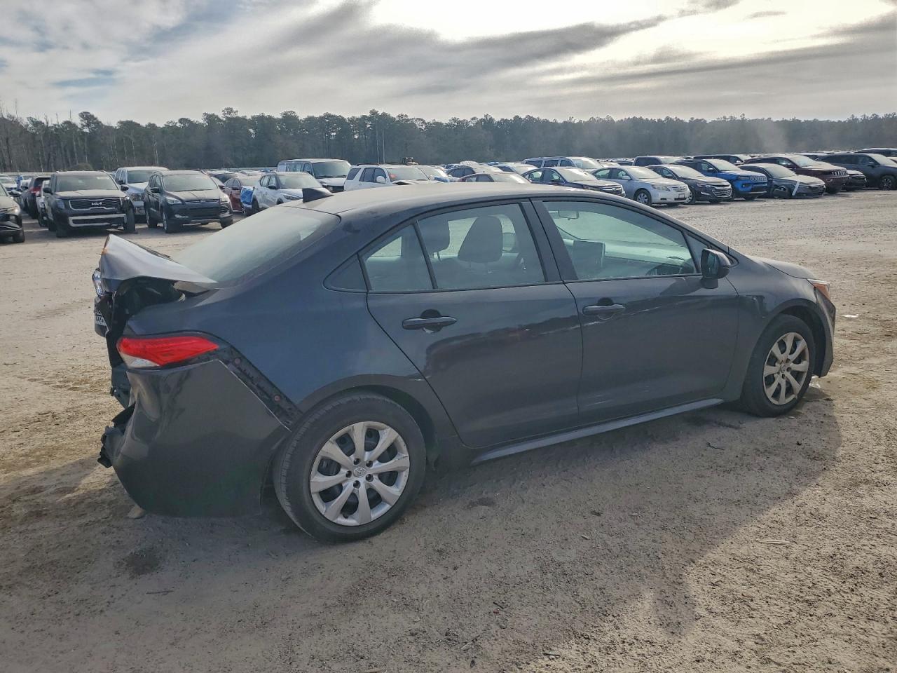 2021 TOYOTA COROLLA LE photo 3