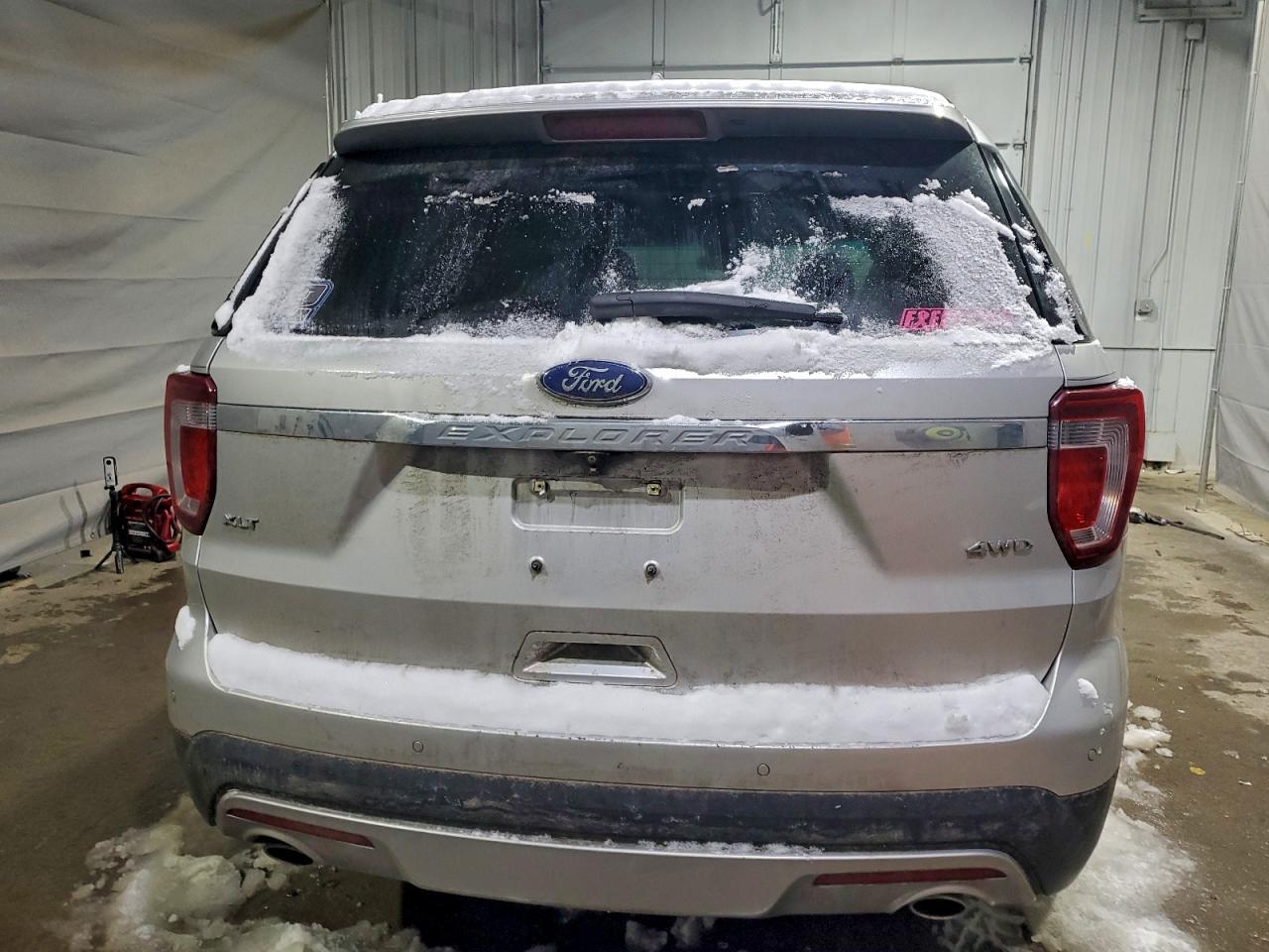 2017 FORD EXPLORER XLT photo 16