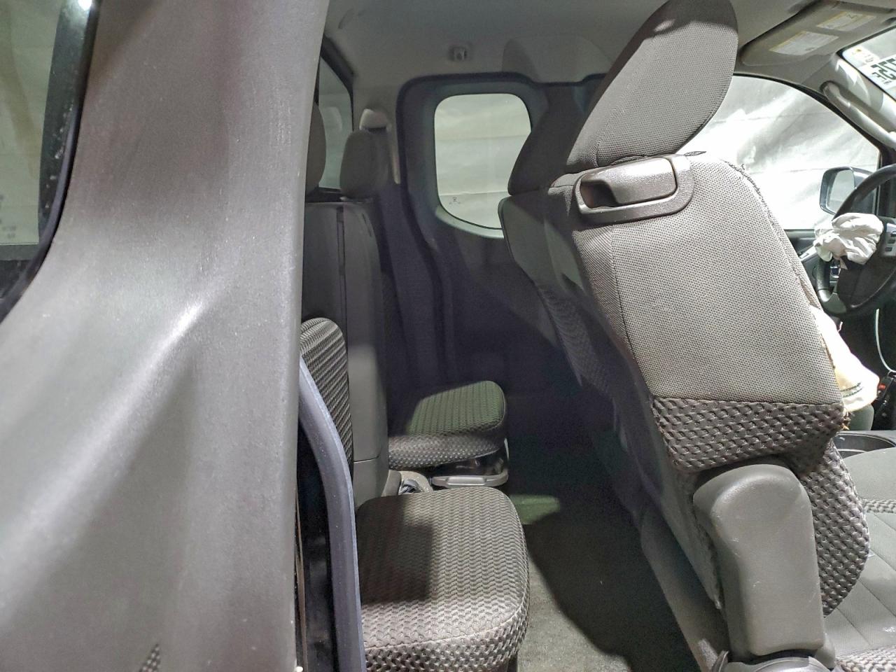 2011 NISSAN FRONTIER SV photo 19
