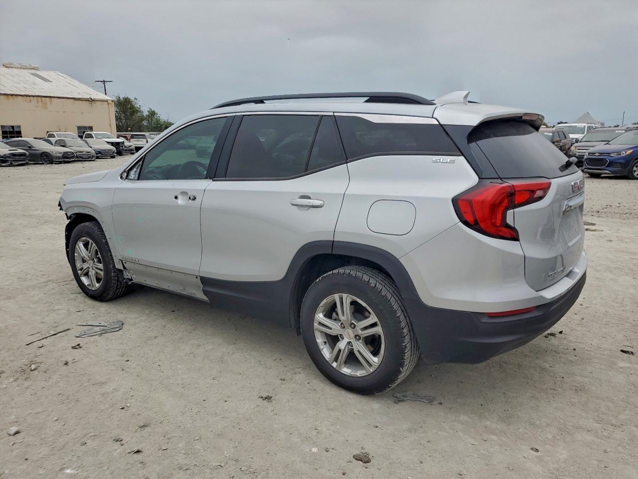 2020 GMC TERRAIN SLE photo 4