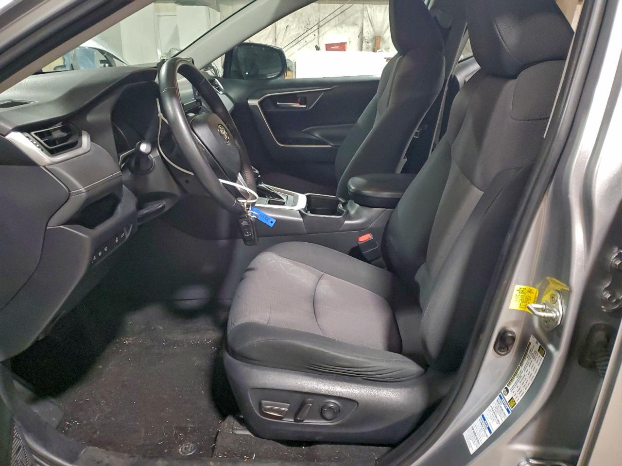 2019 TOYOTA RAV4 XLE photo 13
