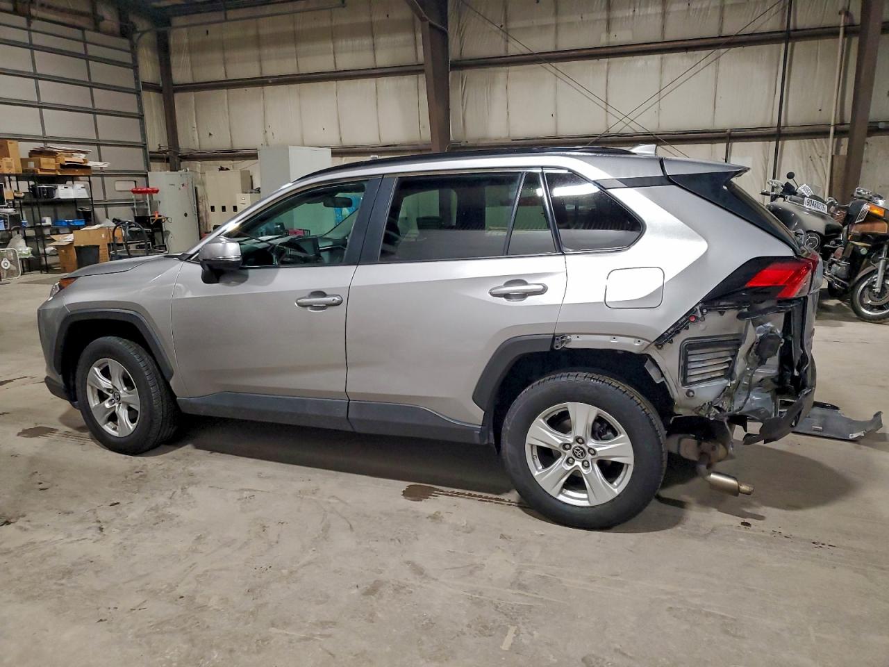 2019 TOYOTA RAV4 XLE photo 3