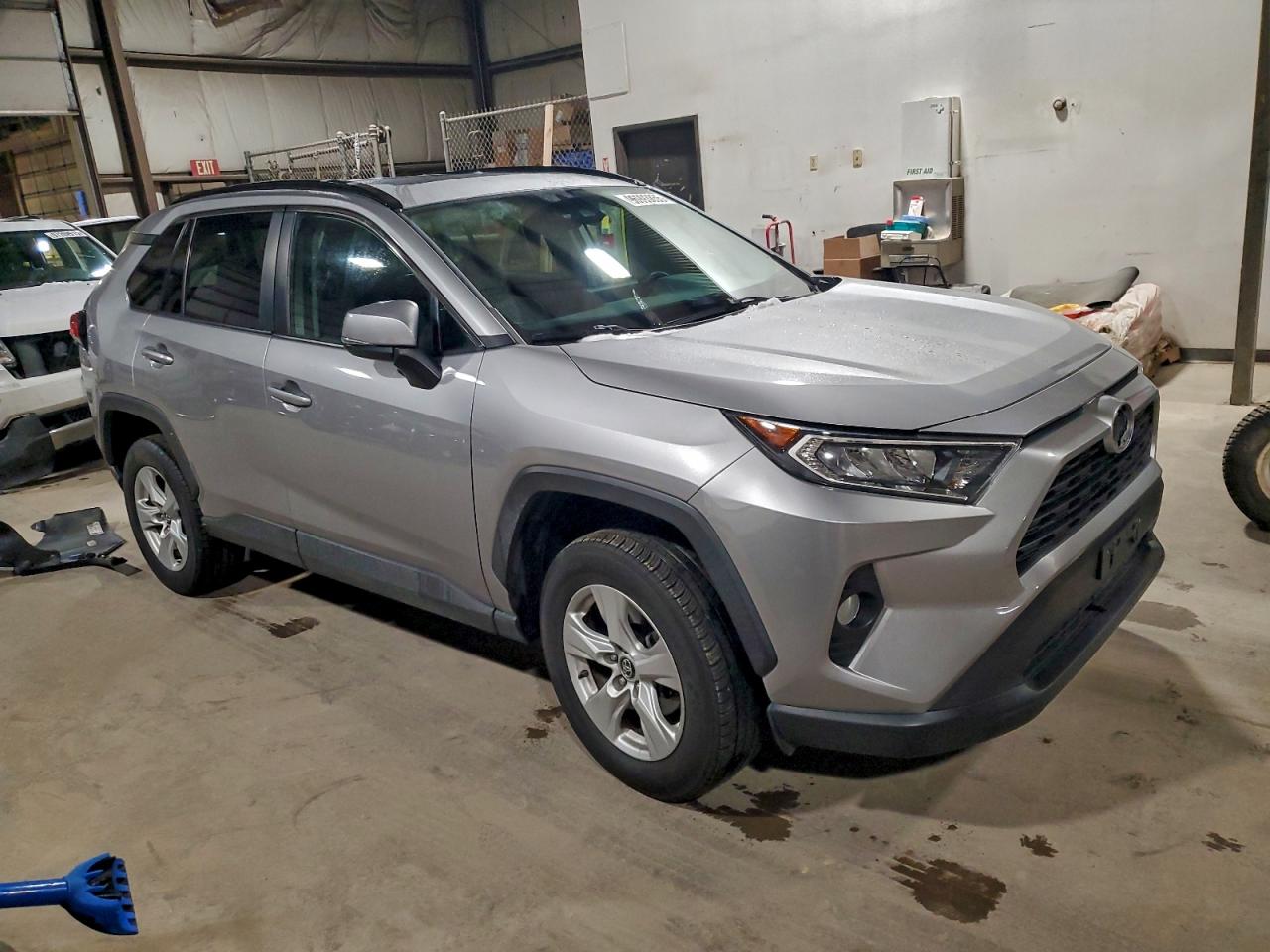 2019 TOYOTA RAV4 XLE photo 7