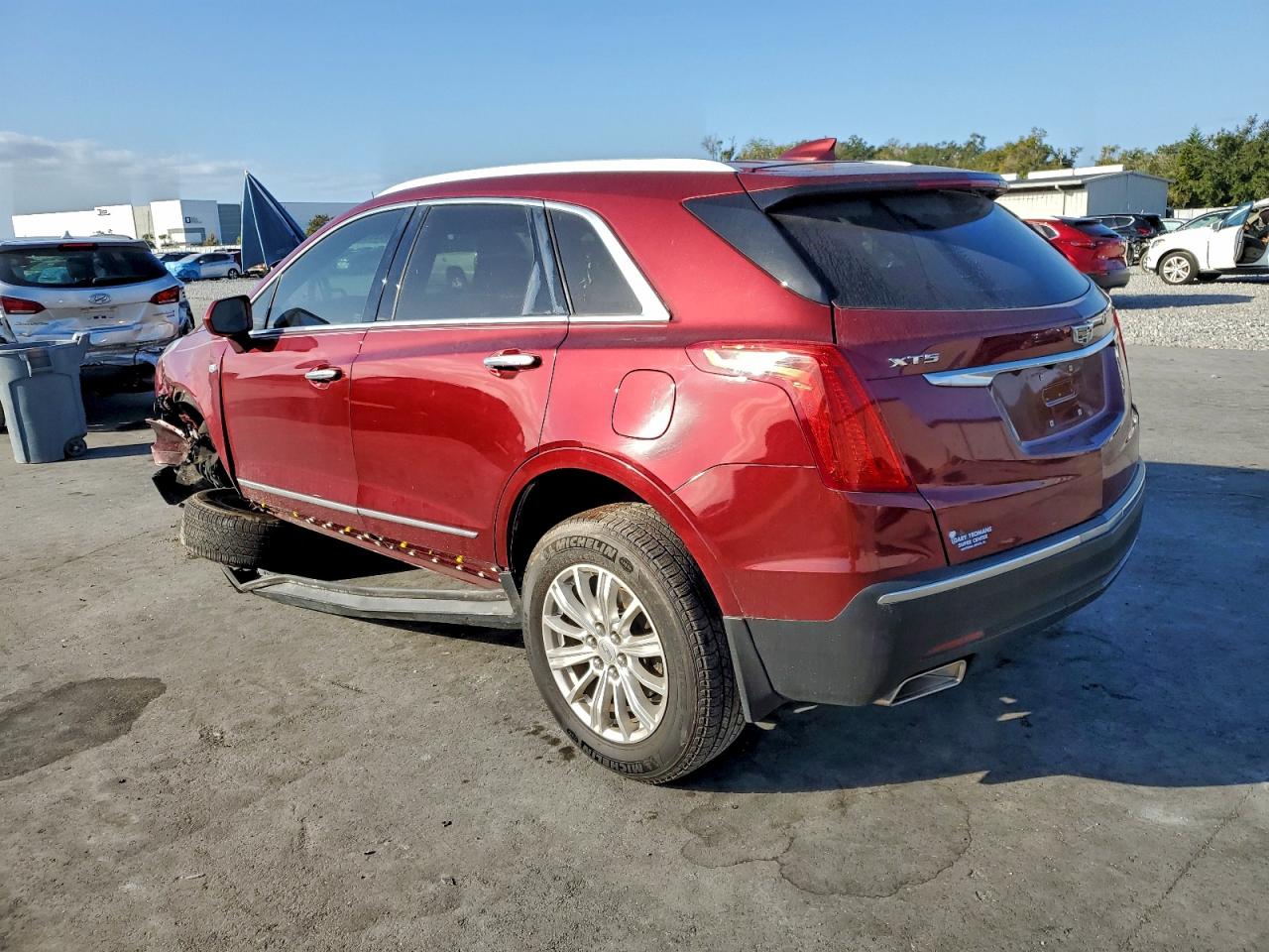 2017 CADILLAC XT5 photo 2