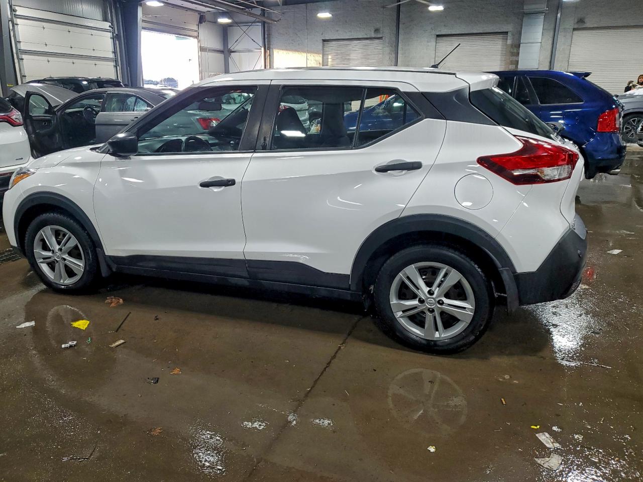 2020 NISSAN KICKS S photo 2