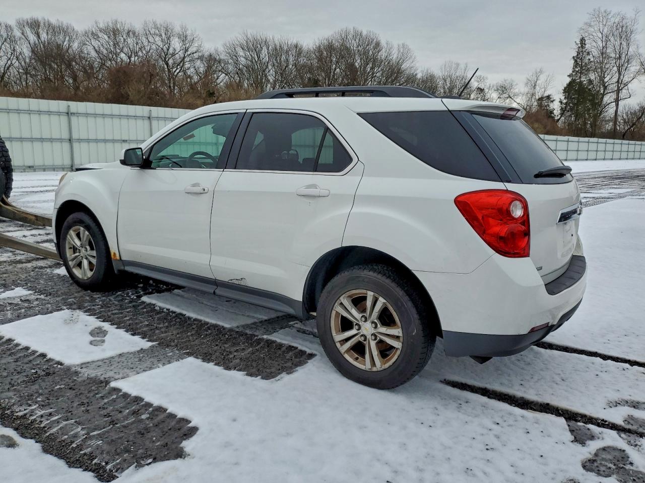 2015 CHEVROLET EQUINOX LT photo 2