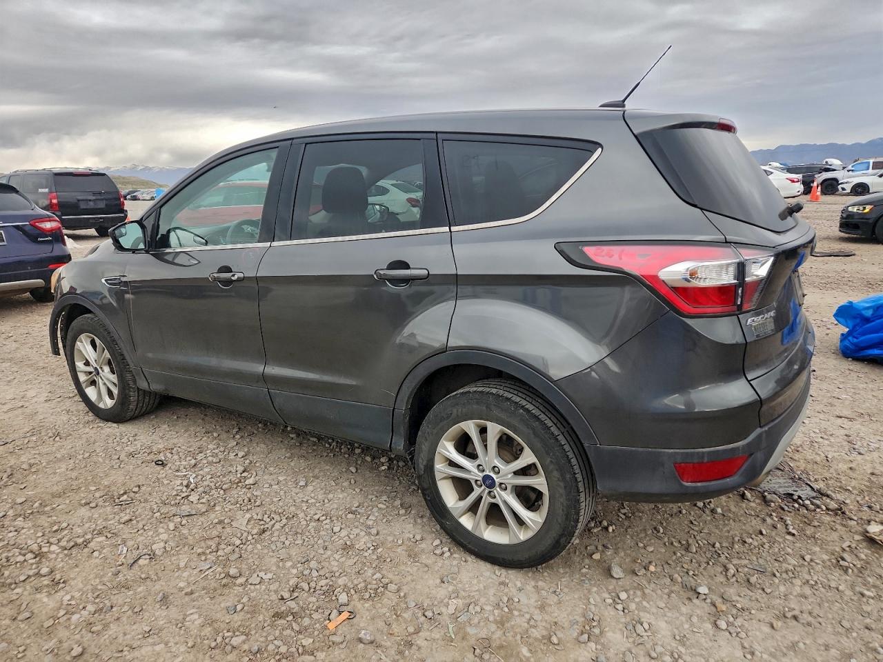2017 FORD ESCAPE SE photo 3