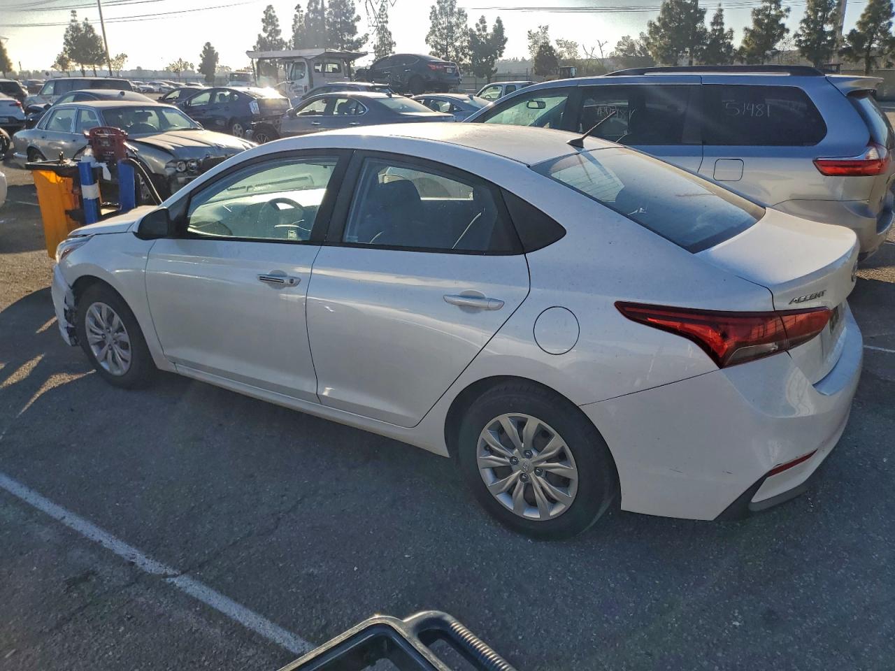 2019 HYUNDAI ACCENT SE photo 2