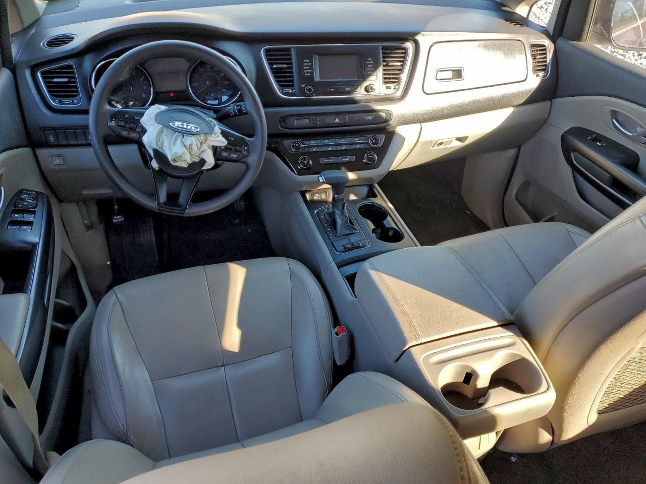 2017 KIA SEDONA LX photo 8